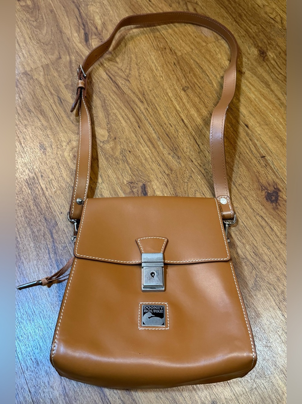 Vintage Dooney & Bourke Leather Toiny Tan Brown Crossbody Purse Bag ITALY Key
